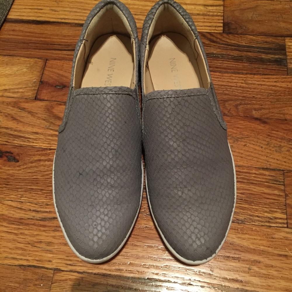 Nine West slip on sneaker